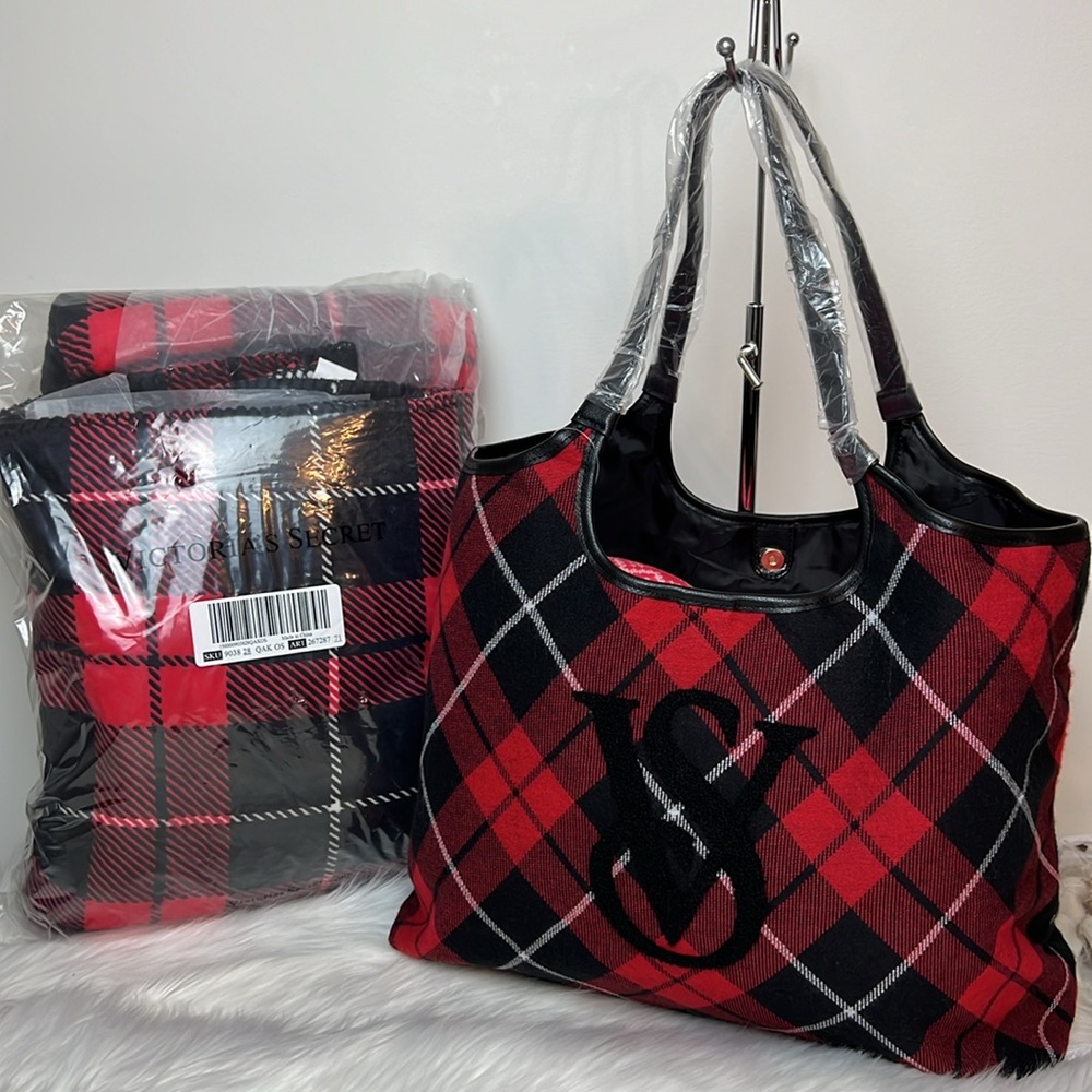 NWT Victoria’s Secret Red Plaid Sherpa Fleece Blanket and Plaid Flannel Tote Bag